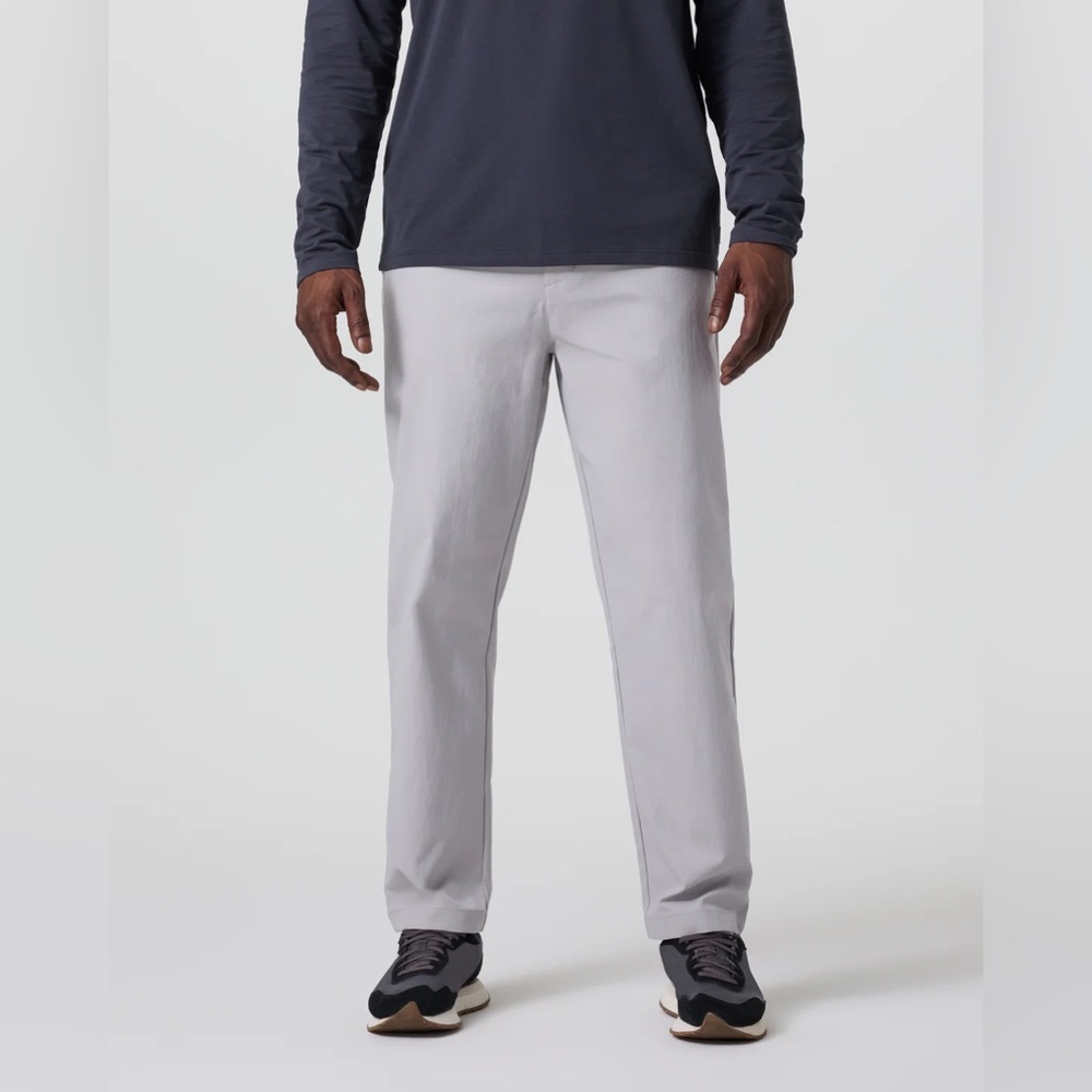 NWT Vuori Men's Cascade Crinkle Pant Relaxed 33 in Fog